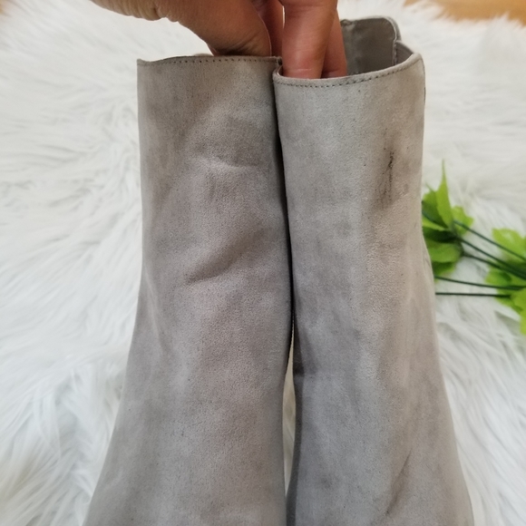 EXPRESS Pointed Faux Suede Ankle Boots Light Gray Color SIZE 9. - Picture 10 of 16